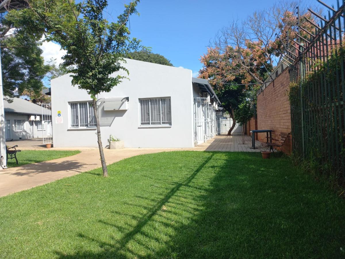 Triple9 Hatfield Guesthouse Pretoria-Noord Extérieur photo