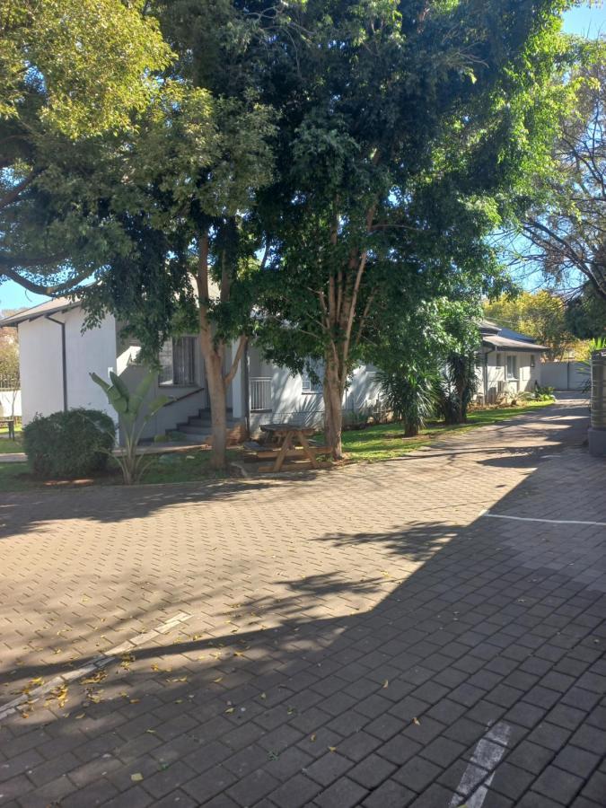Triple9 Hatfield Guesthouse Pretoria-Noord Extérieur photo