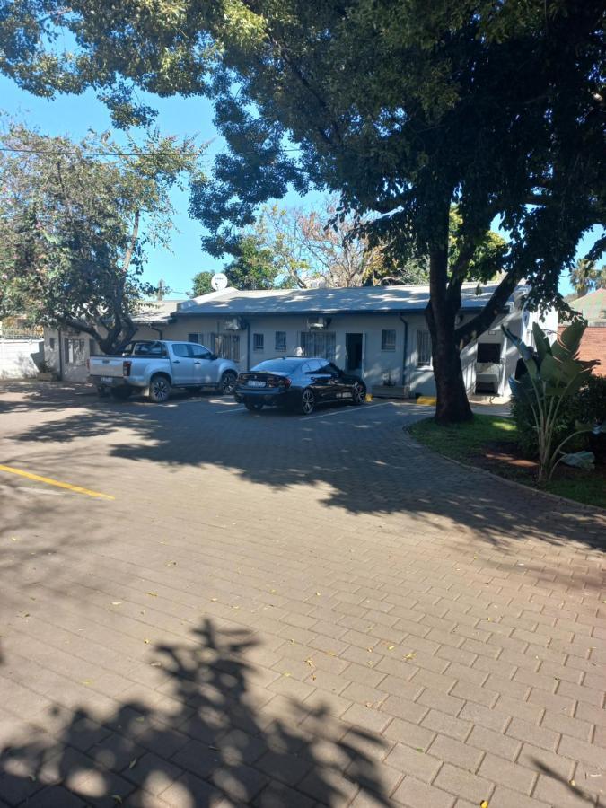 Triple9 Hatfield Guesthouse Pretoria-Noord Extérieur photo