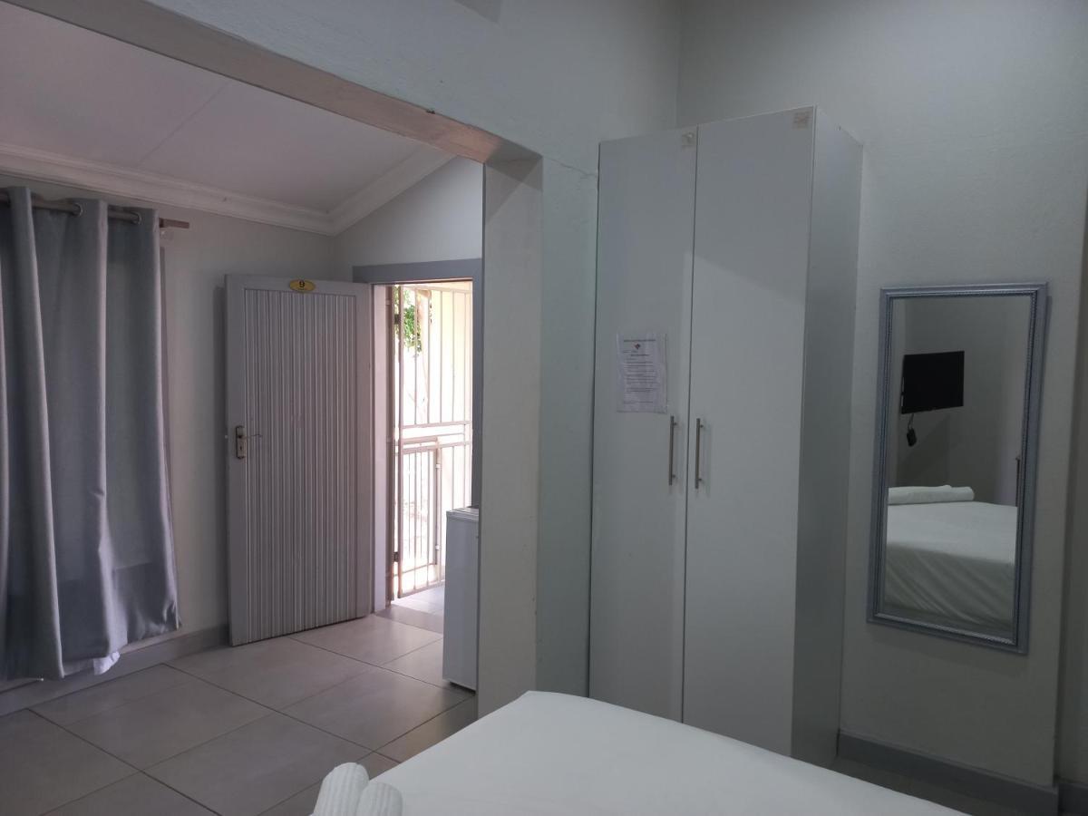 Triple9 Hatfield Guesthouse Pretoria-Noord Extérieur photo