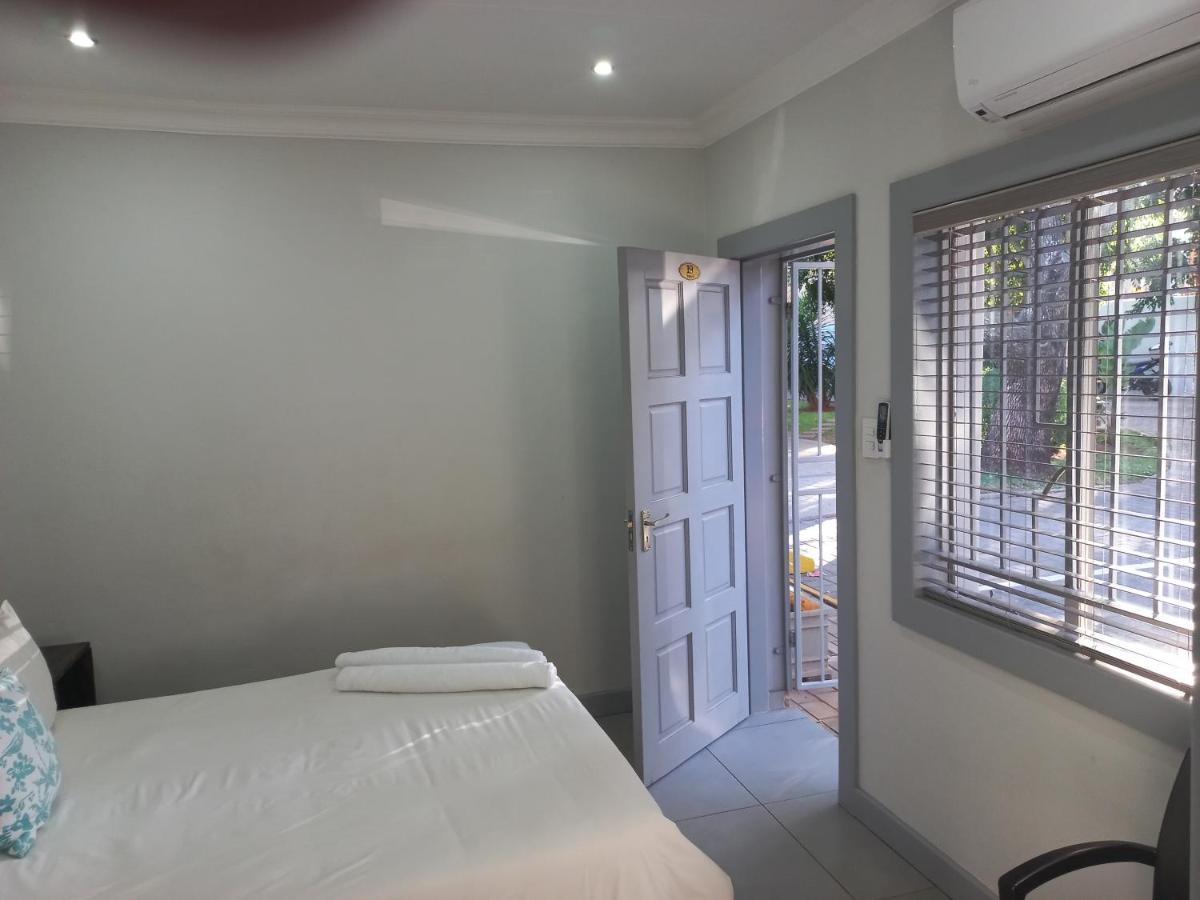 Triple9 Hatfield Guesthouse Pretoria-Noord Extérieur photo